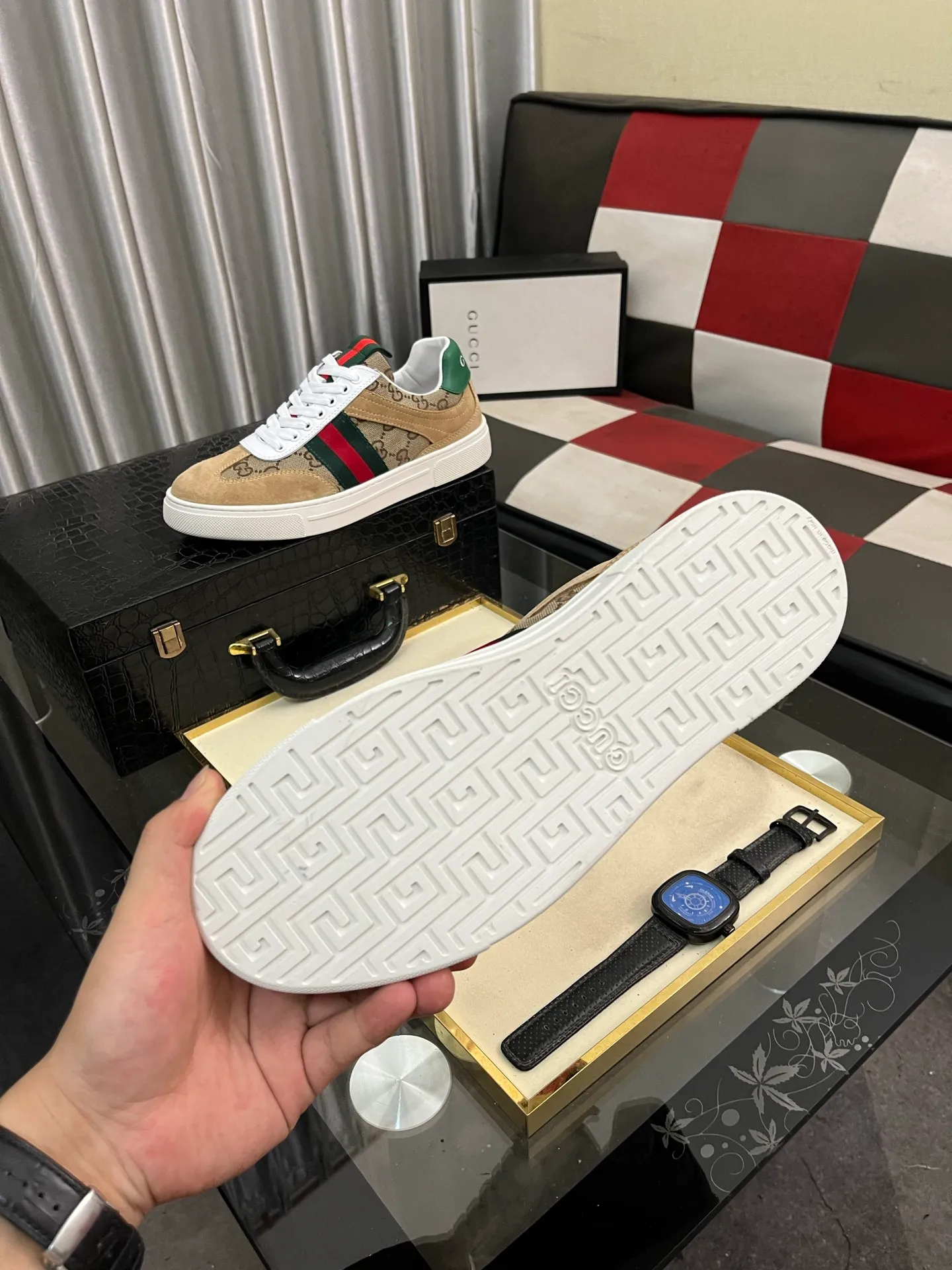 Men's Men's Shoes 💰440 ⌚️⌚️[GUCCI] Gucci men's casual shoes are absolutely popular 🔥The ultimate matching item for trendy men! The charm of super texture is irresistible, the main recommendation, the flower leather color is bright! The upper is made of high-quality brand printed fabric with cowhide, breathable leather lining and wear-resistant rubber sole, noble and elegant! Extremely comfortable🎁🎁You can be as handsome as you want💪 Available in sizes 38-44 and 5️⃣colors